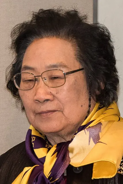 Portrait photograph of Tu Youyou
